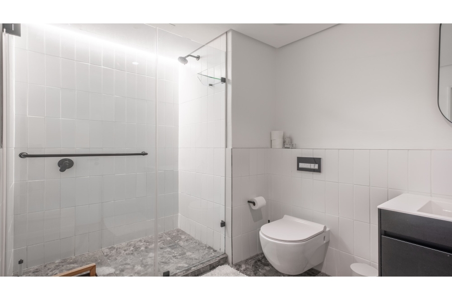 To Let 1 Bedroom Property for Rent in Sea Point Western Cape